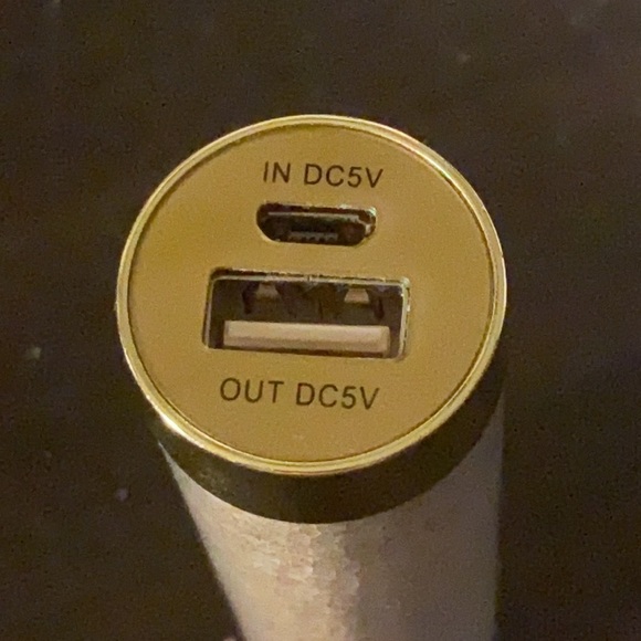 Gold Portable Powerbank - Picture 3 of 3